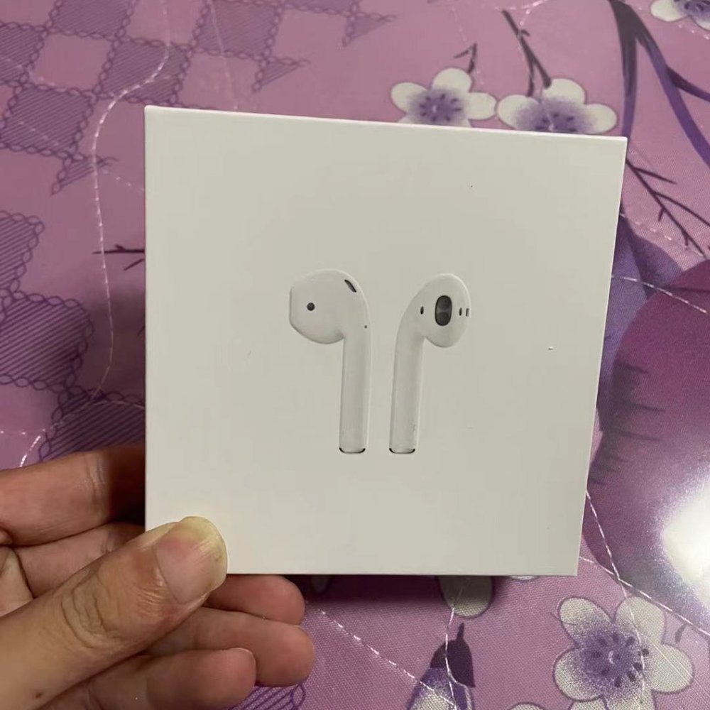 Brand new spot Apple AirPods 2